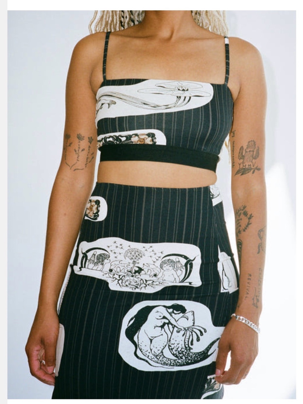 Elliss London Pinstripe Ex Libris Printed Crop Top Size L - Picture 3 of 9
